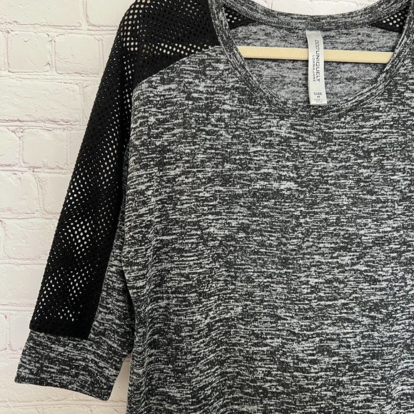 Lorna Jane Women's Ananda Black Gray 3/4 Mesh Sleeve Scoop Neck Top - Medium - Picture 2 of 6